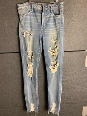 American Eagle Outfitters Light Blue Distressed Skinny Jeans